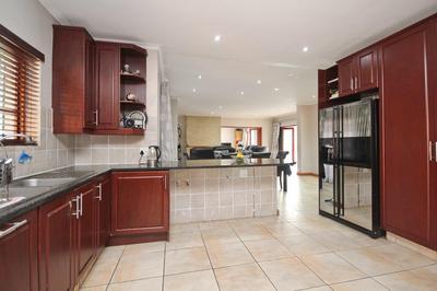 House For Sale in Constantia, Cape Town