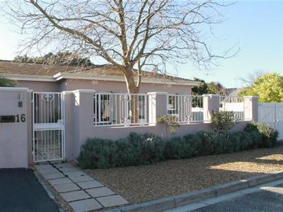 House For Rent in Meadowridge, Cape Town